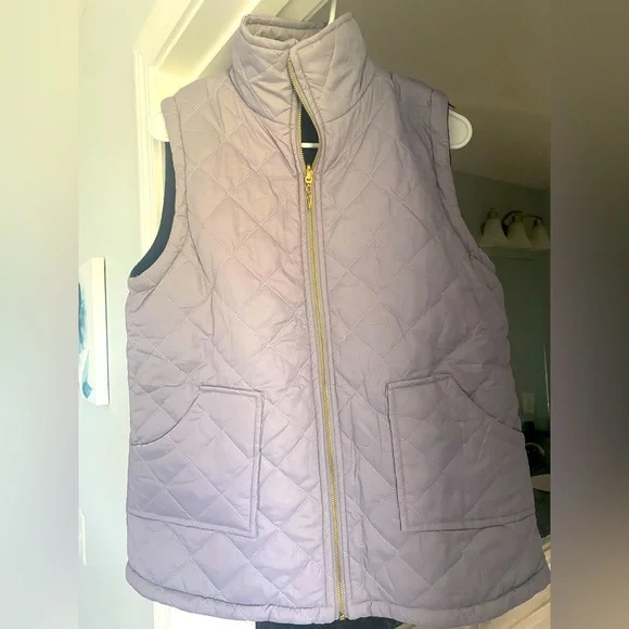 silver gray quilted puffer vest, womens size medium/large warm zip up - Picture 2 of 9